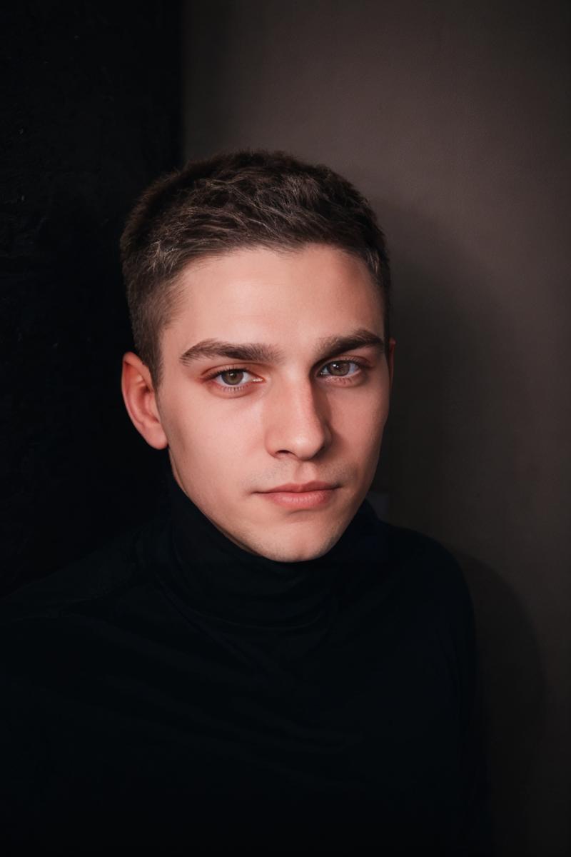 00056-2444336007-male focus, _lora_sc_calvin-06_0.8_ turtleneck, Photo portrait of a pensive sc_calvin, sparkling eyes, detailed skin, (half his.png